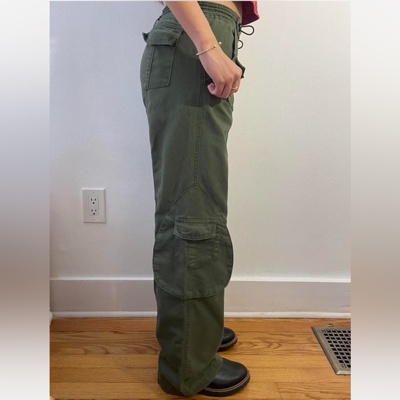 Brandy Melville Olive Cargo Pants - Picture 3 of 4
